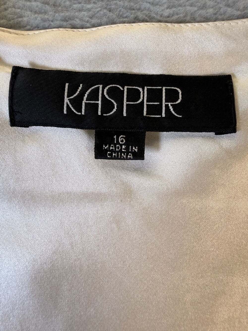 Kasper Women's Champagne V-Neck 100% Silk Sleeveless Tank Top Blouse Size 16 - Picture 2 of 7